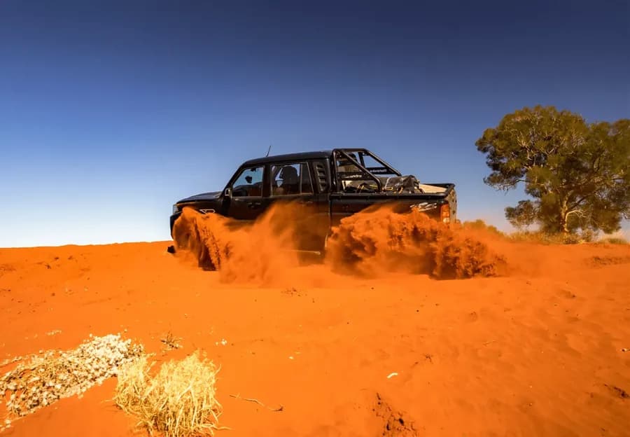 Pik-Up Double Cab exterior — Eagle Mahindra