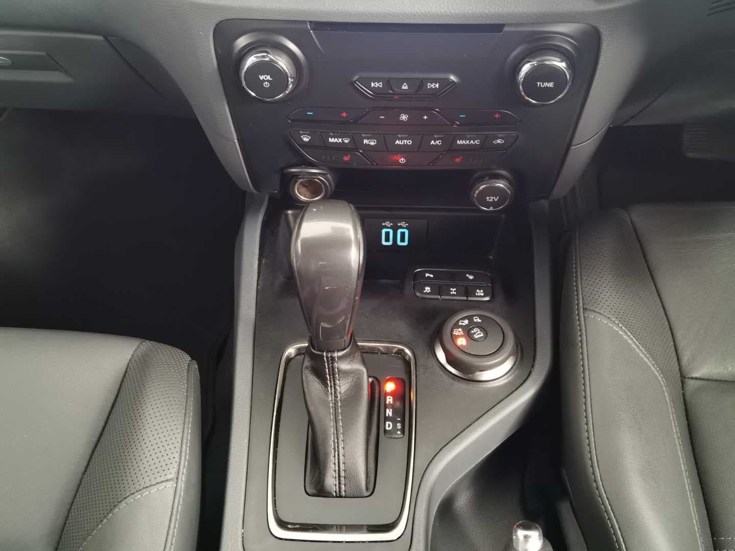 FORD EVEREST 3.2 TDCi LTD 4X4 A/T image 13