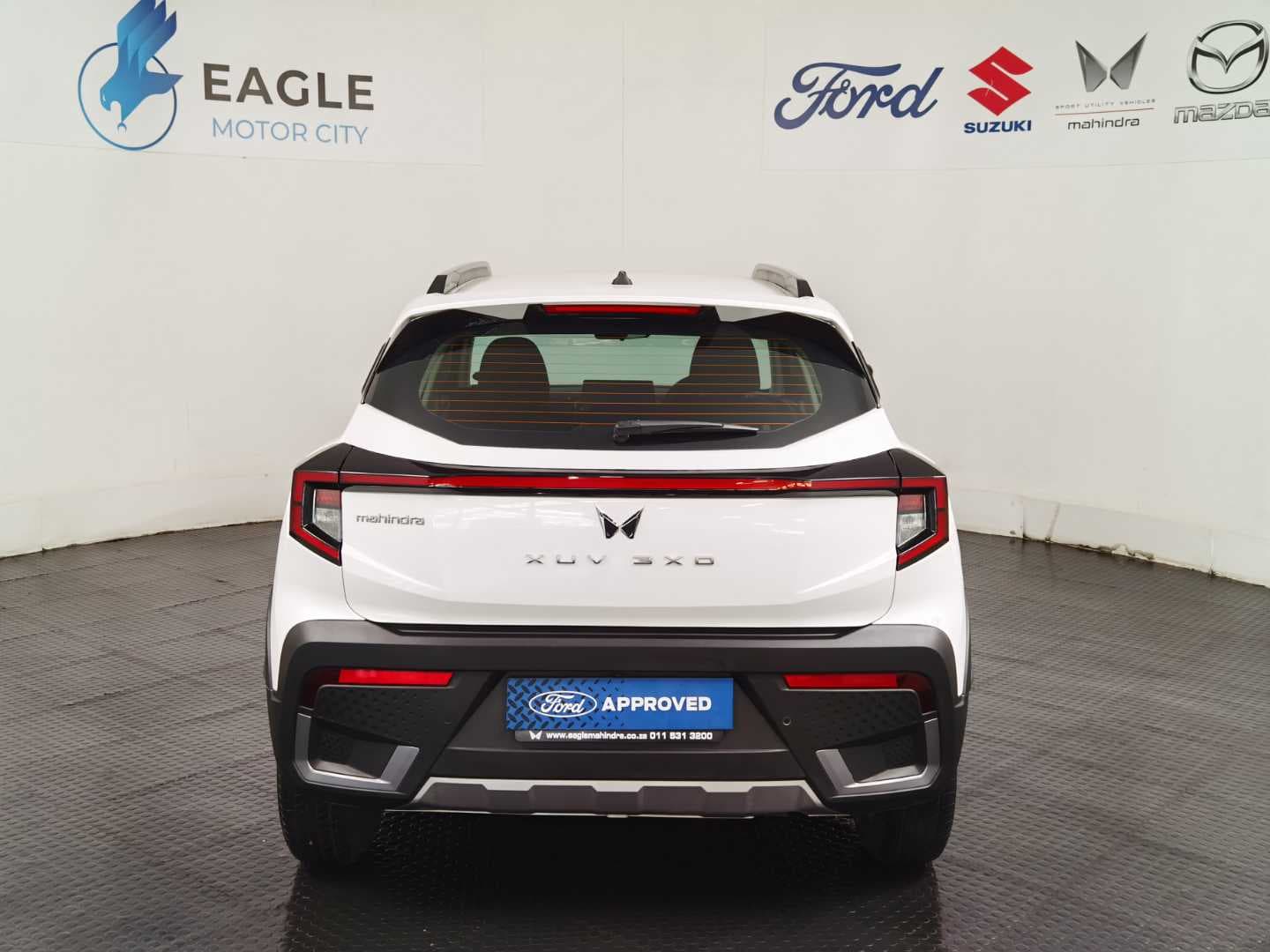 MAHINDRA XUV3XO 1.2T AX5 A/T image 8