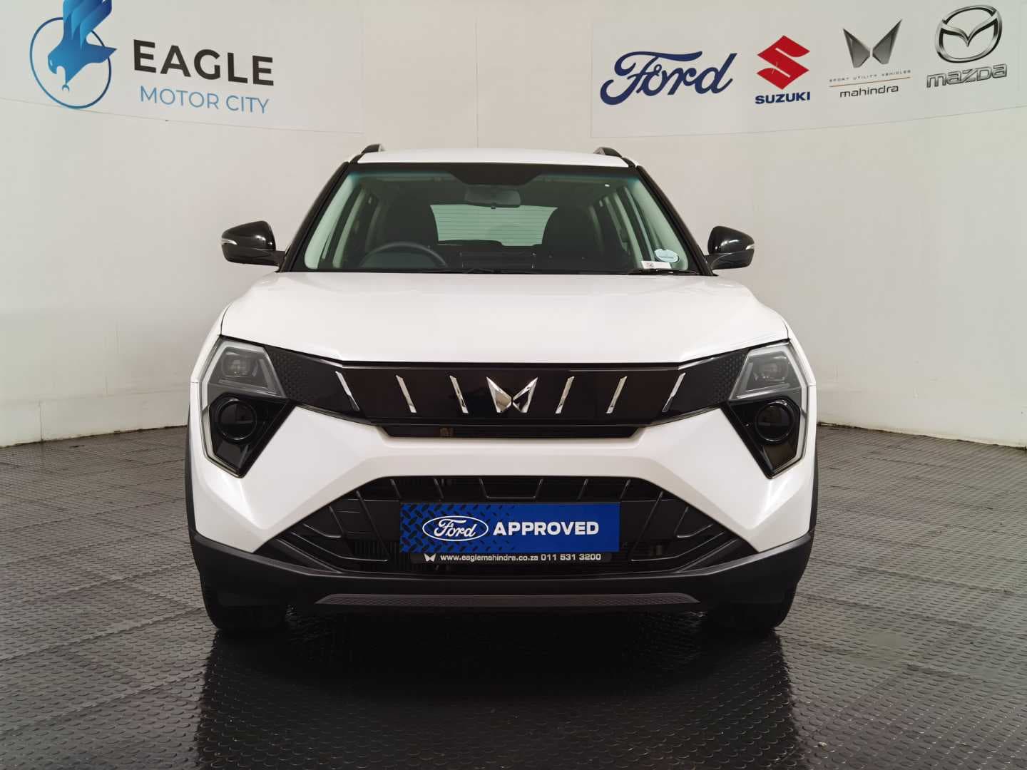 MAHINDRA XUV3XO 1.2T AX5 A/T image 2