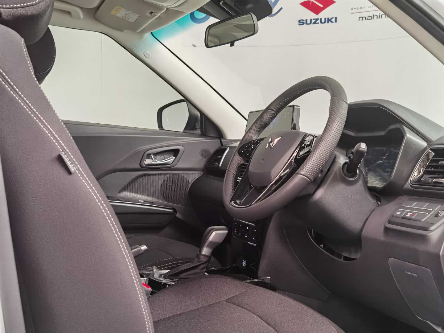 MAHINDRA XUV3XO 1.2T AX5 A/T image 16