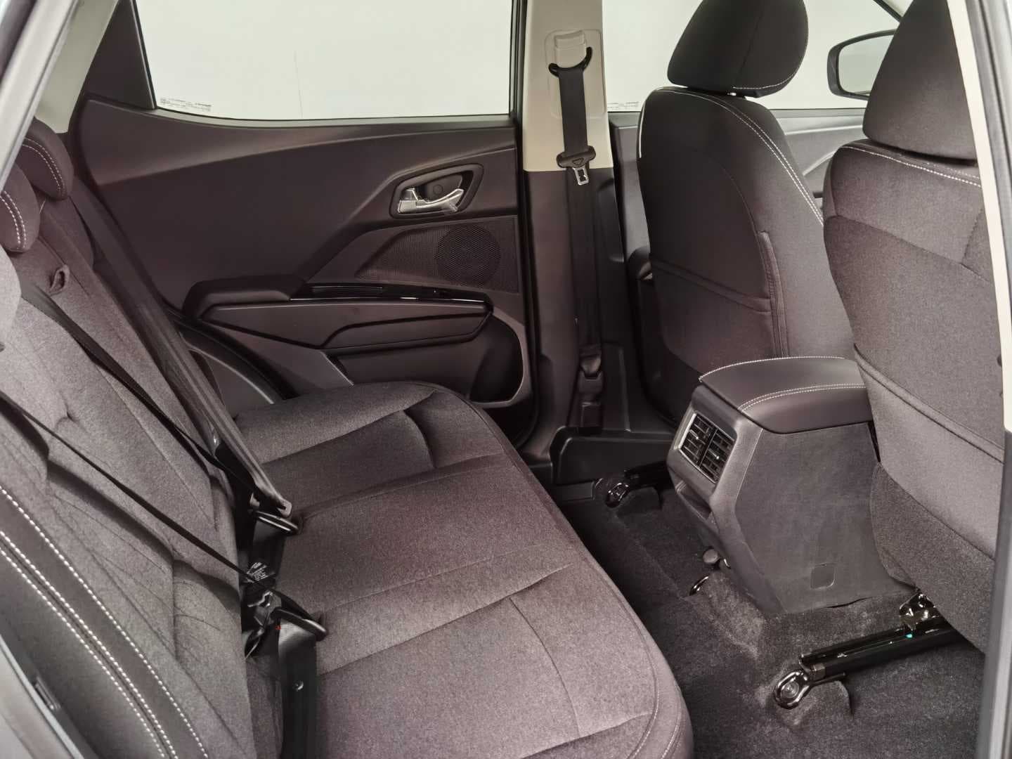 MAHINDRA XUV3XO 1.2T AX5 A/T image 19