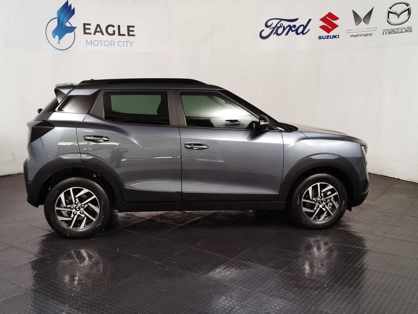 MAHINDRA XUV3XO 1.2T AX5 A/T image 10