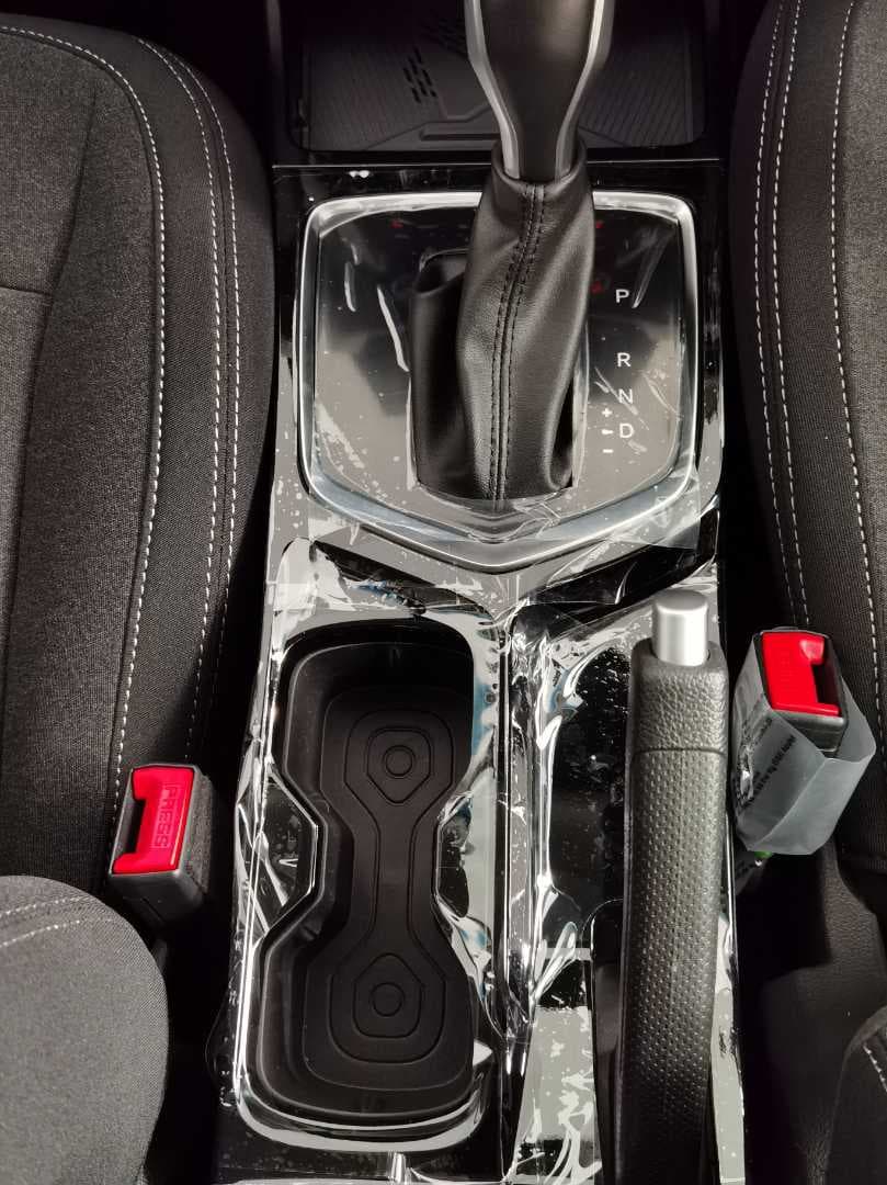 MAHINDRA XUV3XO 1.2T AX5 A/T image 14