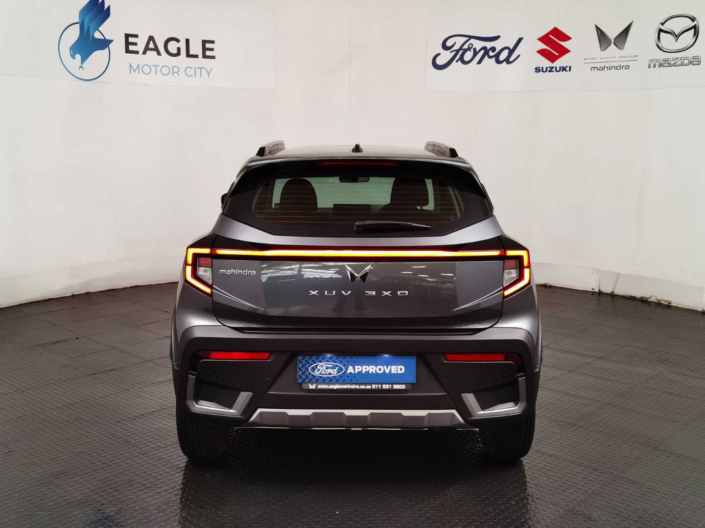 MAHINDRA XUV3XO 1.2T AX5 A/T image 8