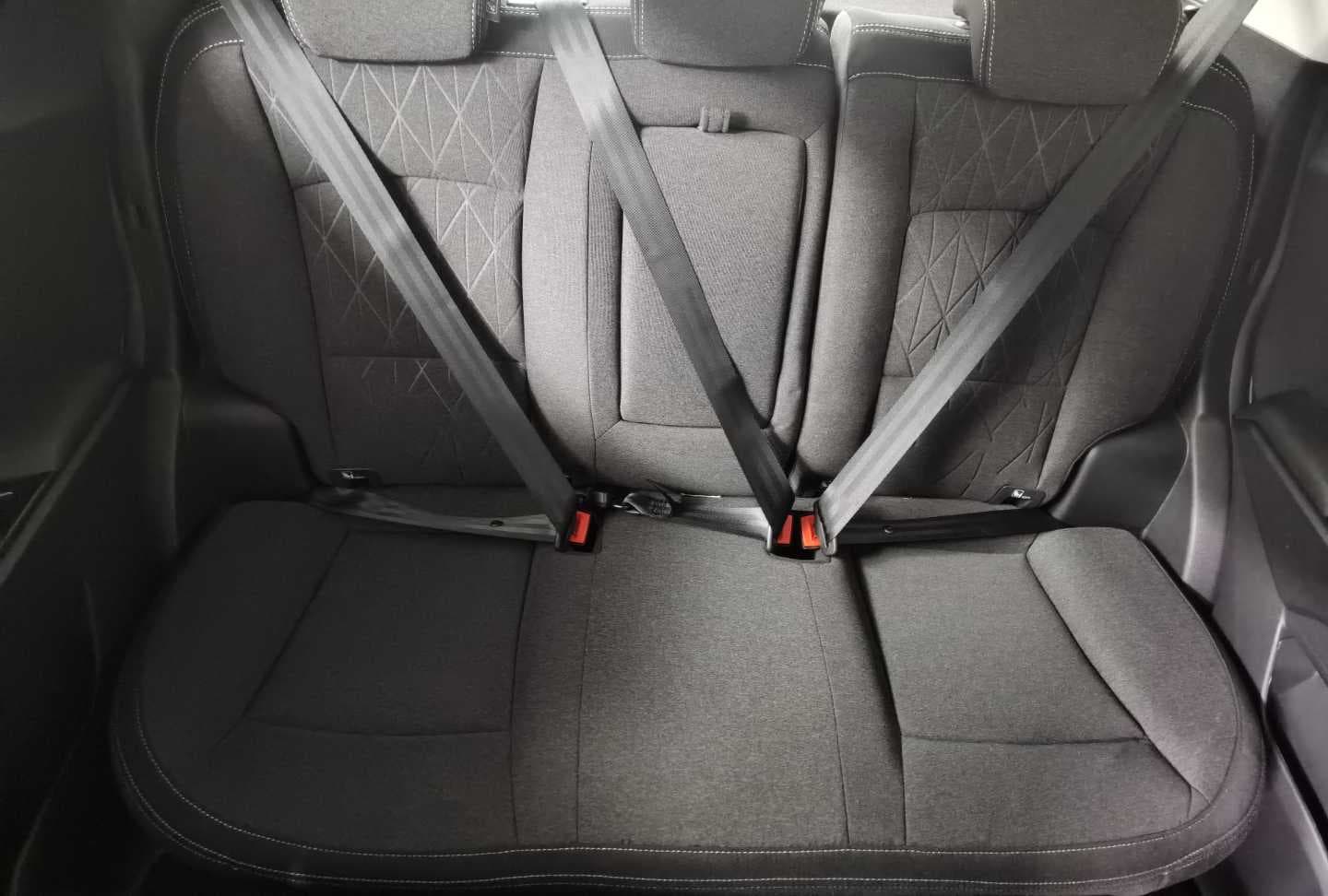MAHINDRA XUV3XO 1.2T AX5 A/T image 20