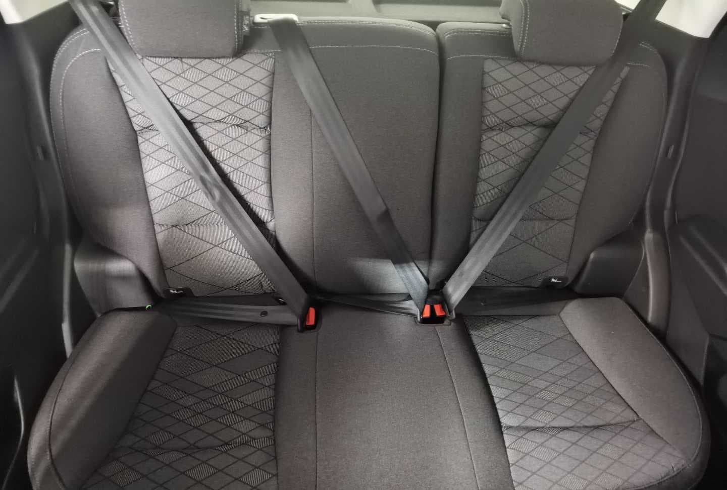 MAHINDRA XUV3XO 1.2T MX3 A/T image 17