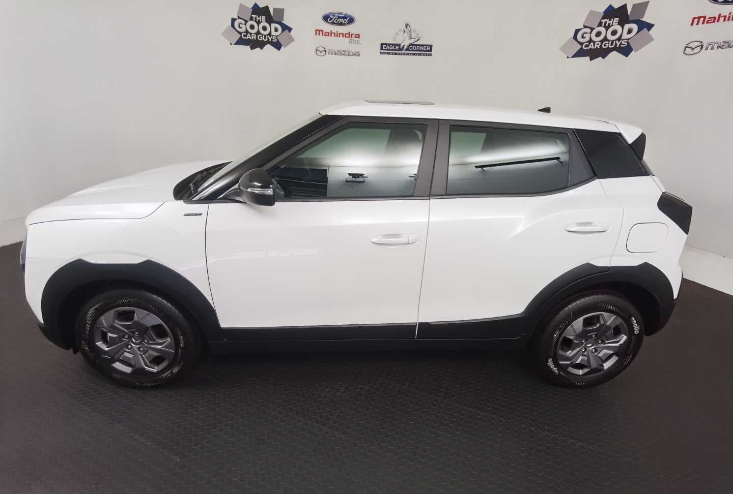 MAHINDRA XUV3XO 1.2T MX3 A/T image 10