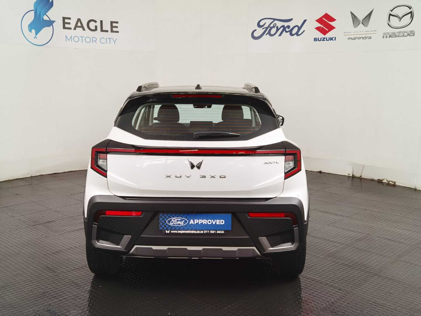 MAHINDRA XUV3XO 1.2T AX7L A/T image 8