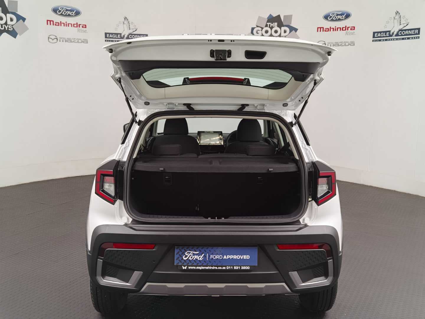 MAHINDRA XUV3XO 1.2T MX2 A/T image 6