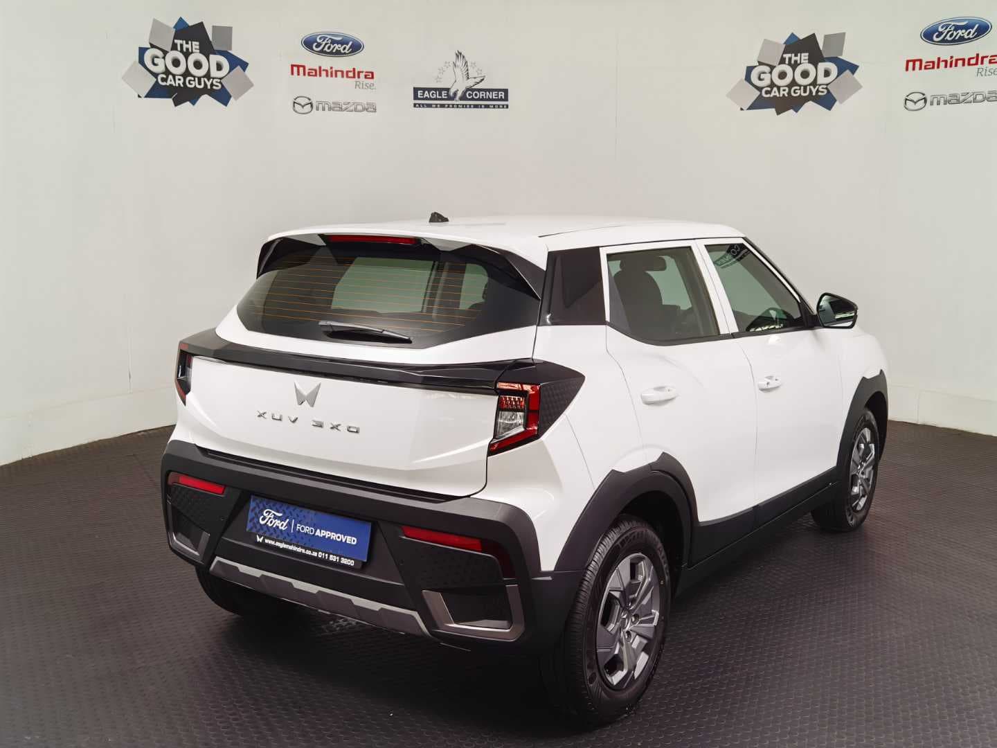 MAHINDRA XUV3XO 1.2T MX2 A/T image 8