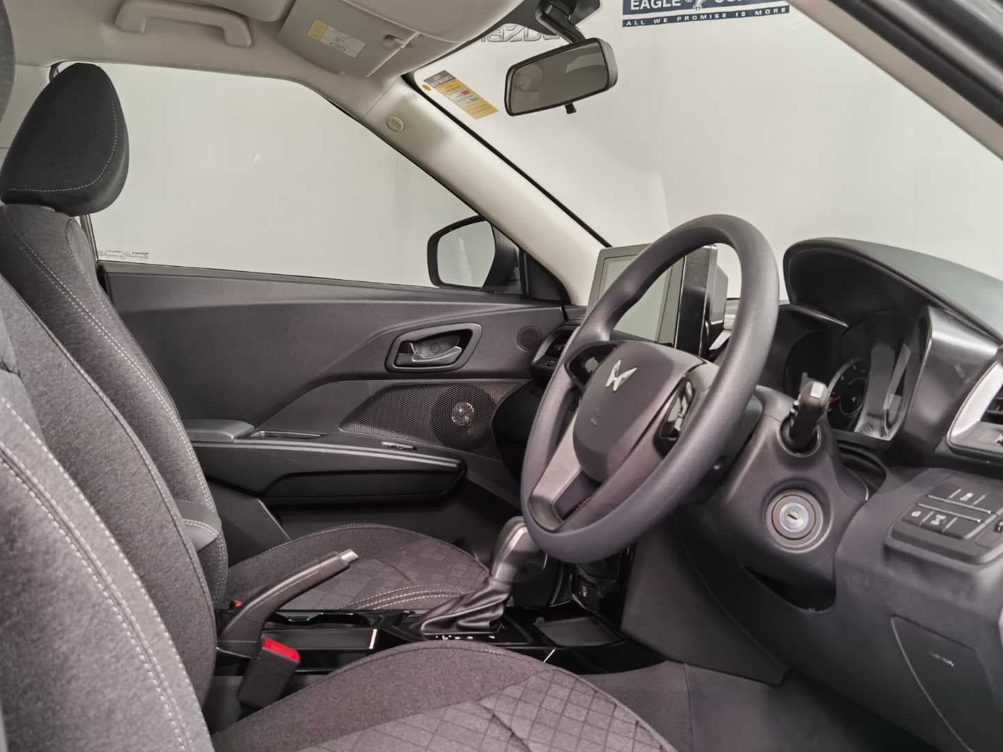 MAHINDRA XUV3XO 1.2T MX2 A/T image 13