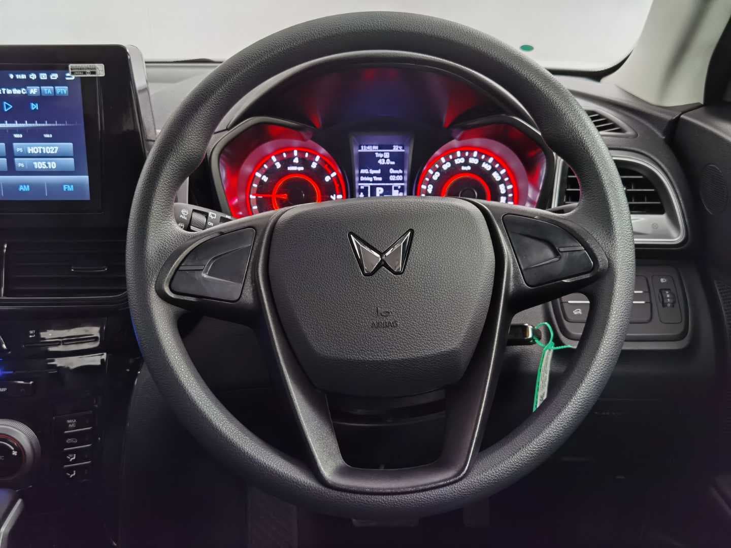 MAHINDRA XUV3XO 1.2T MX2 A/T image 13