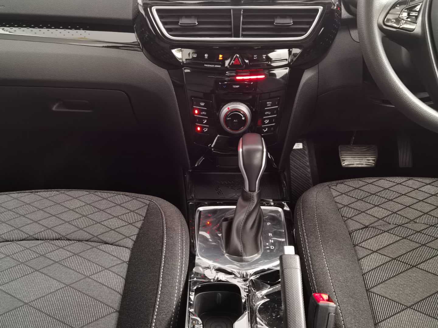 MAHINDRA XUV3XO 1.2T MX3 A/T image 9