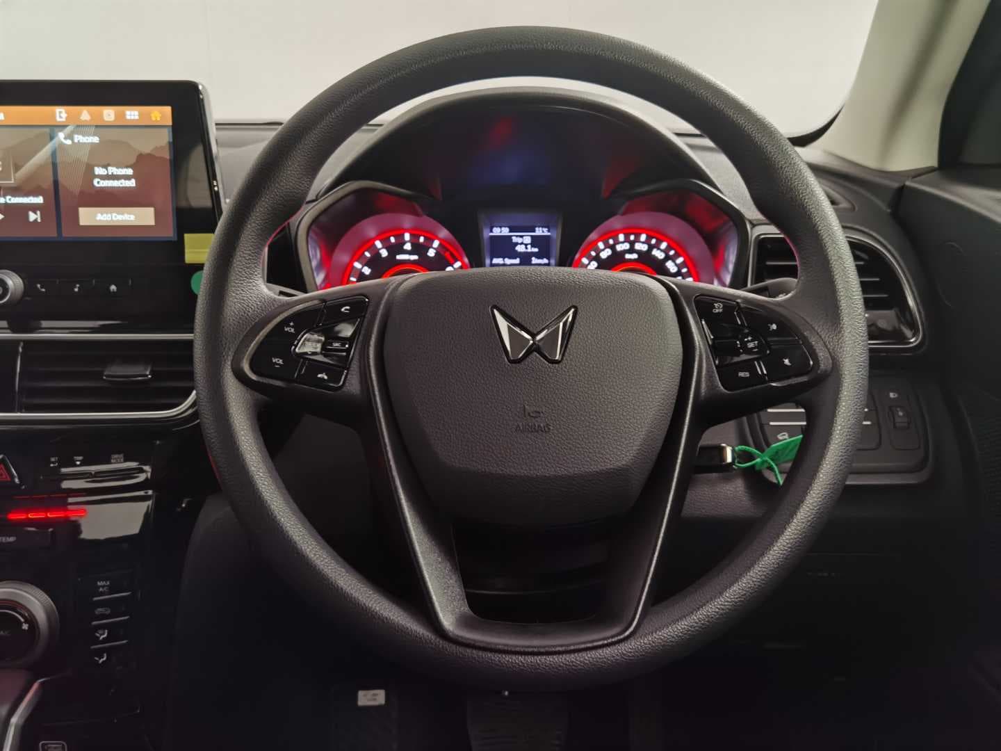 MAHINDRA XUV3XO 1.2T MX3 A/T image 12