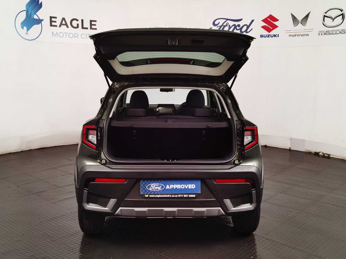 MAHINDRA XUV3XO 1.2T MX2 A/T image 6
