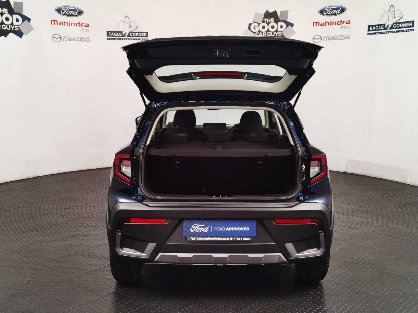 MAHINDRA XUV3XO 1.2T AX5 A/T image 5
