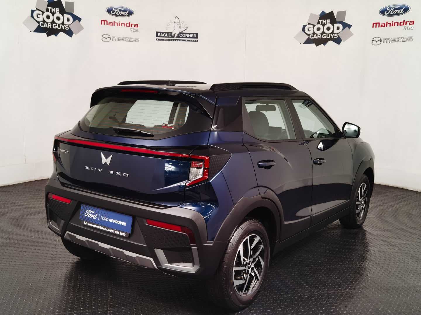 MAHINDRA XUV3XO 1.2T AX5 A/T image 8