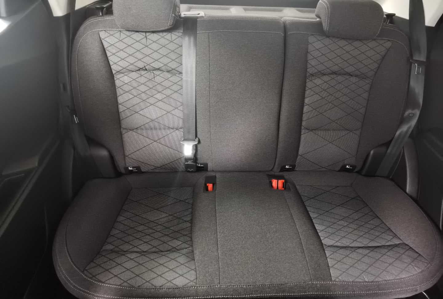 MAHINDRA XUV3XO 1.2T MX2 A/T image 17