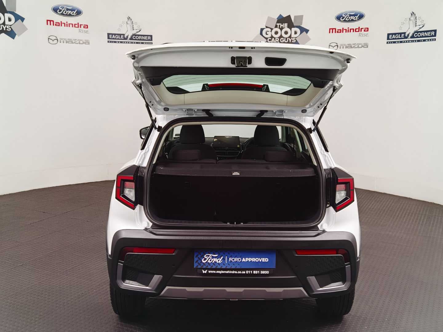 MAHINDRA XUV3XO 1.2T MX3 A/T image 5